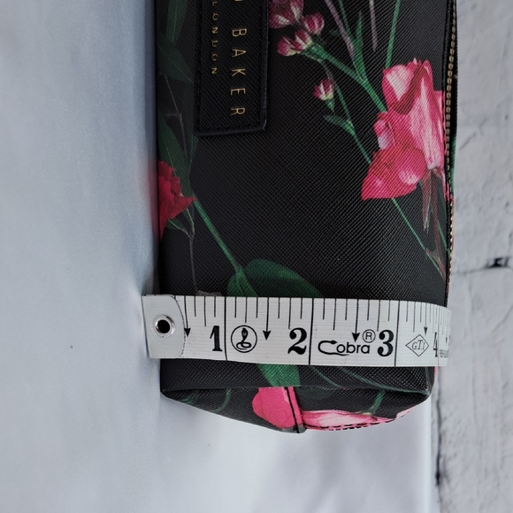 TED BAKER LONDON COSMETIC POUCH 'SCATTERED BOUQÙET' FĹORAL LOAF STYLE - Picture 14 of 16
